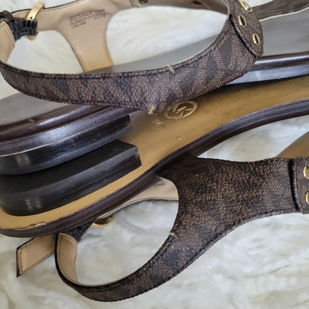 Michael Kors Mk Plate Thong Sandals - Picture 10 of 11